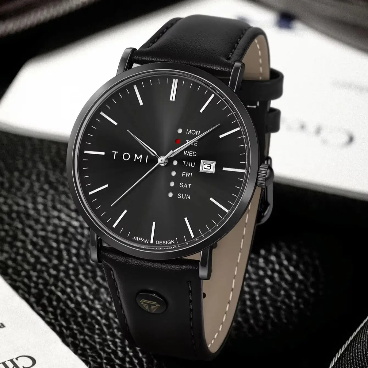 TOMI Trendy Men's Watch Quartz Texture Business Watch with Leather Strap and Weekday Calendar